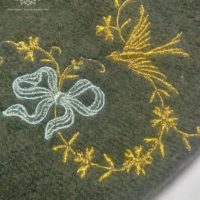 Detail Stickerei Orni Beret